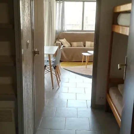 Beau Avec Balcon, Vue Piscine, Parking Prive, Climatisation, Solarium, Laverie Appartamento